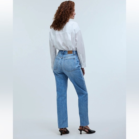 Madewell Curvy 90’s Straight Jeans in Revoir Wash - Picture 10 of 15